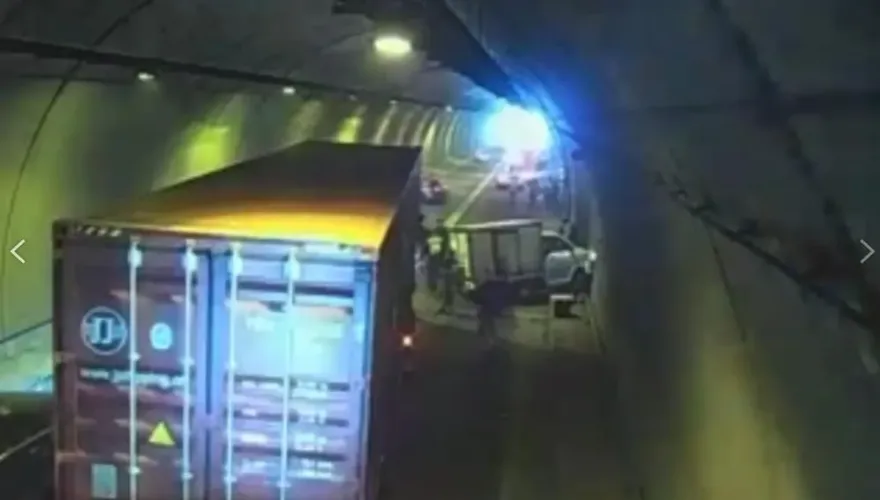 台62快繞道！小貨車四腳亭隧道內連環撞　剩1線道通行