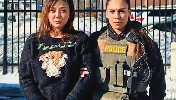 劉喬安「硬靠山」曝！港黑幫男友接應藏美6年　一票藝人都加入