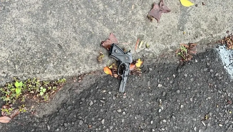很嚇人！台中街頭驚見「超派」短槍　警證實：塑膠製玩具