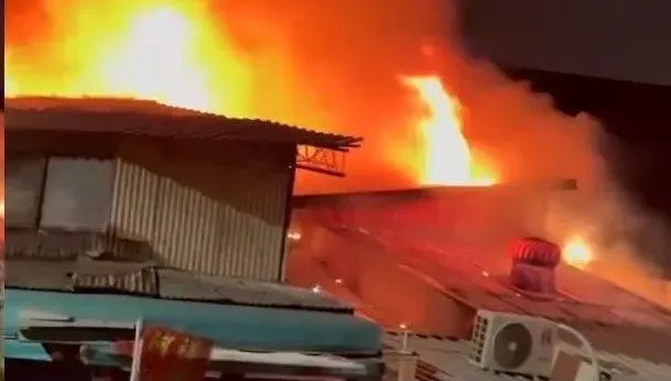 影/台中第五市場大火！「爆炸聲不斷」財損破百萬