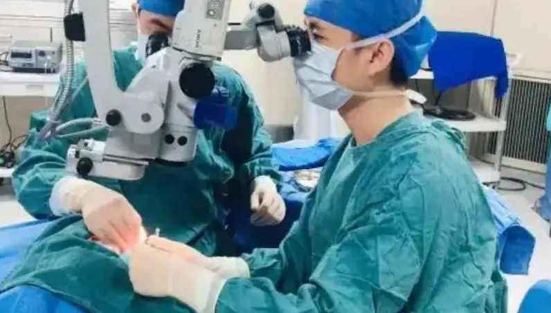 他拆網購包裹驚變恐怖片！　數十根透明鋼針噴射「直插眼球」
