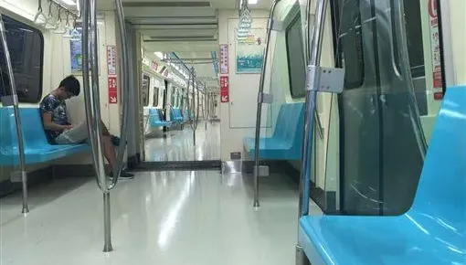 捷運廣播叫保全「抓人喝水」　網傻眼：這麼嚴重？