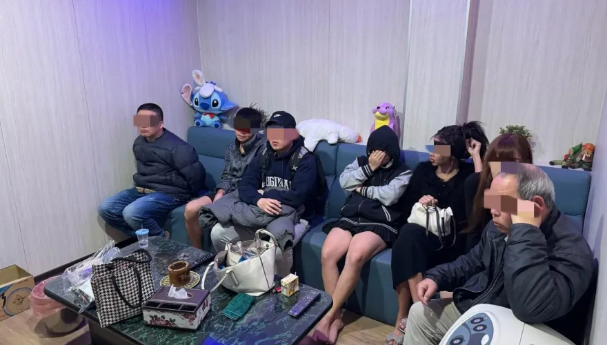 影/中壢「三仙巷」搗淫窟！9妹激戰10恩客　短衫披體險曝光