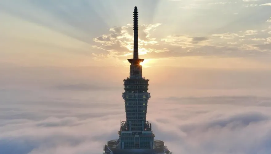 從「神的視角」觀賞101！被雲海包圍　仿佛置身「天宮」