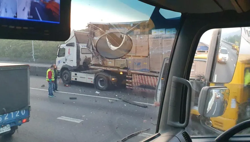 上班快改道！國1桃園段重大車禍　4車躺路邊現場塞爆