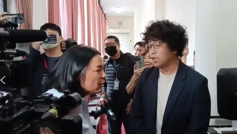 直擊/金門女戰神一打二綠委不落下風　郭昱晴嚇到要沈伯洋退兵