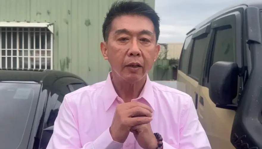 鳳山跑三校獎模型是共軍武器　許智傑發道歉文及影片