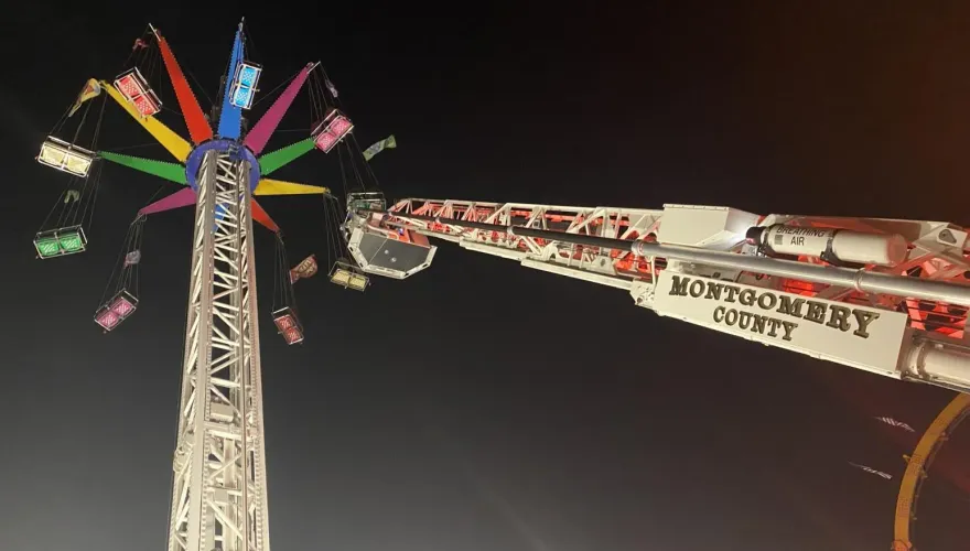 美園遊會驚魂！遊樂設施突故障　20人受困30公尺半空4hr