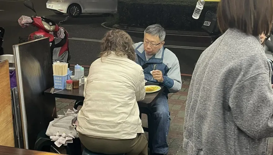 阿北出獄了？網友偶遇「柯文哲」吃羊肉湯