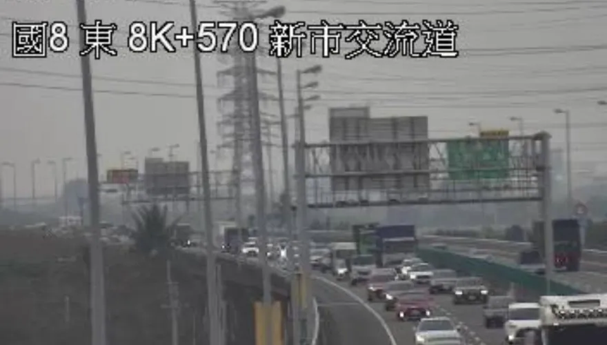 週一上班慘了！國8東向8k追撞紫爆「時速剩下10公里」