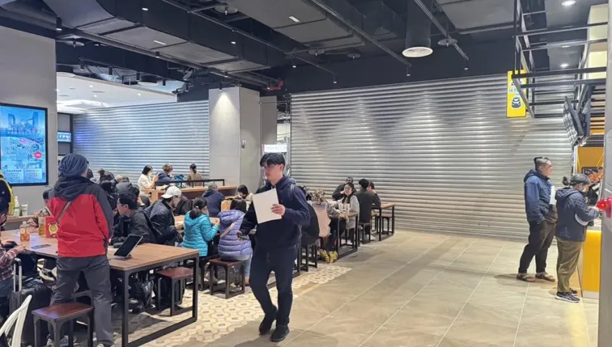 南港LaLaport美食街警報狂響「鐵門全降下」　 三井：人員誤觸
