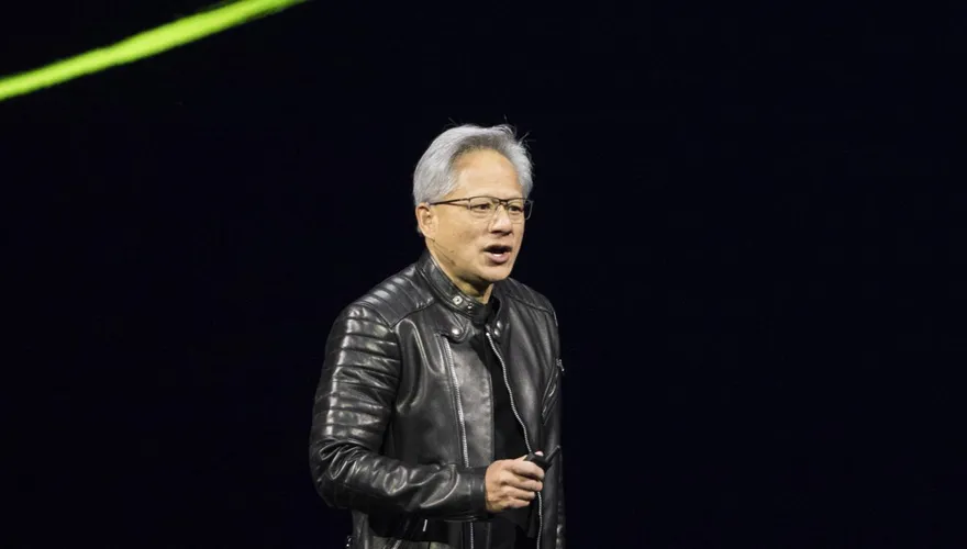 黃仁勳明亮相中國鏈博會　行前淡化解放軍使用輝達晶片疑慮
