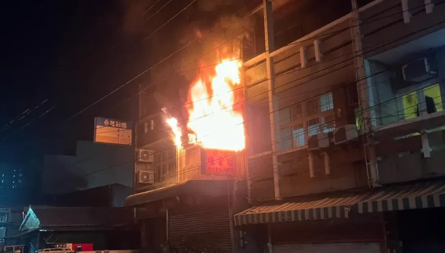 影/台南民宅暗夜火警！恐怖火舌竄出　屋主驚：聽見投擲聲