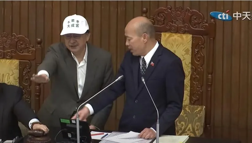 柯建銘性情大變「理性對話」！韓國瑜讚：溫良恭儉讓的總召回來了