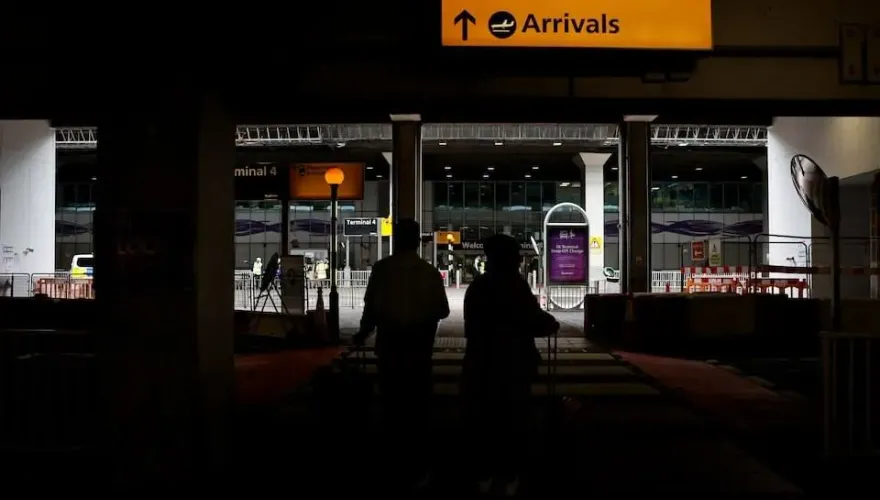 英國希斯洛機場因變電所大火關閉　反恐警察展開調查