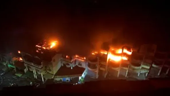 影/台南暗夜祝融！十間科技工廠陷火海遭吞噬　女焦屍命喪火窟