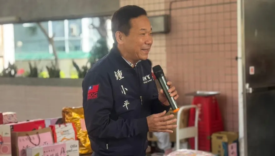 鍾小平2024大選1舉動違反選罷法！遭中選會罰90萬　網驚：來搞笑的