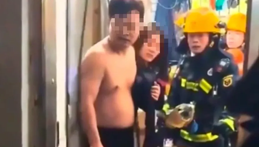 影/大陸公寓傳尖叫「救命」聲　警消破門見半裸男女糗樣