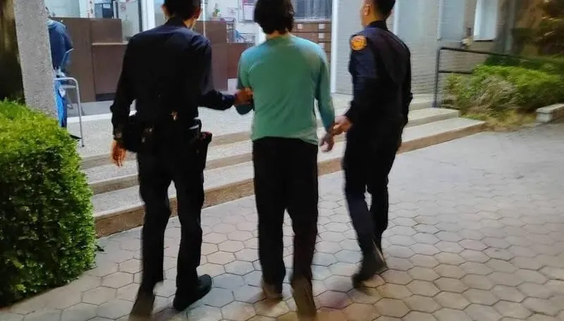 影/大里「女裝遛鳥俠」落網！辯稱「露出來的是假的」
