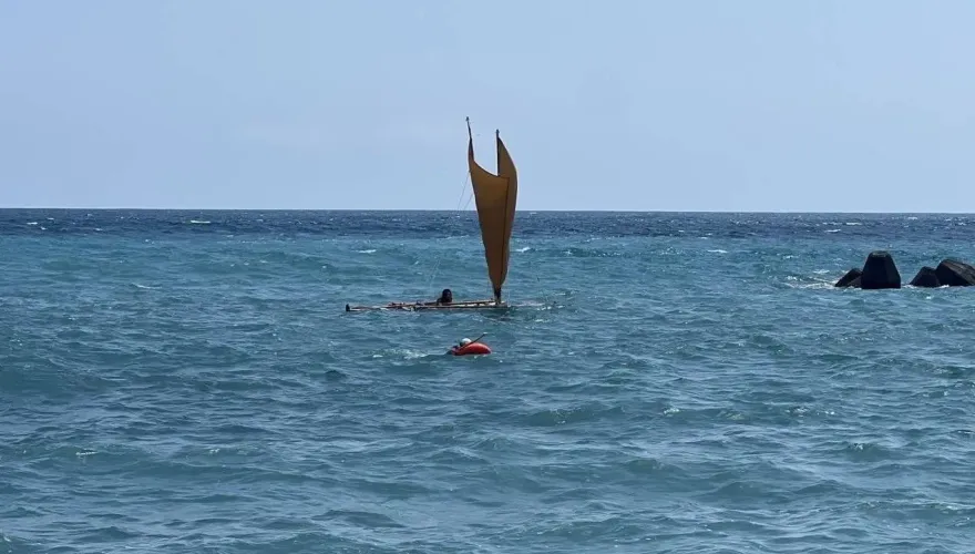 影/直擊！台東長濱外海風帆翻覆　5人落海被海巡救起