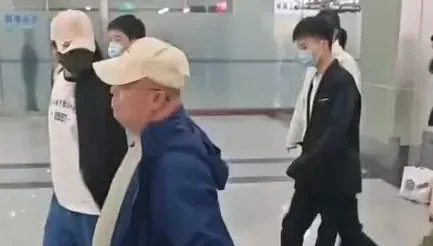 影/亞亞抵福州畫面曝光！人牆重重保護　不發一語匆匆離去