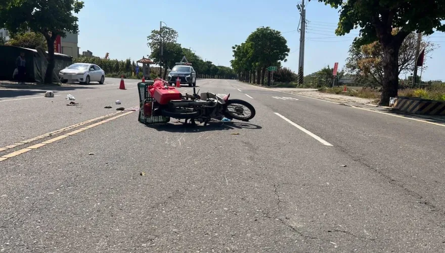 影/嘉義朴子貨車碰撞機車！騎士臥血亡　肇逃男躲半天被逮