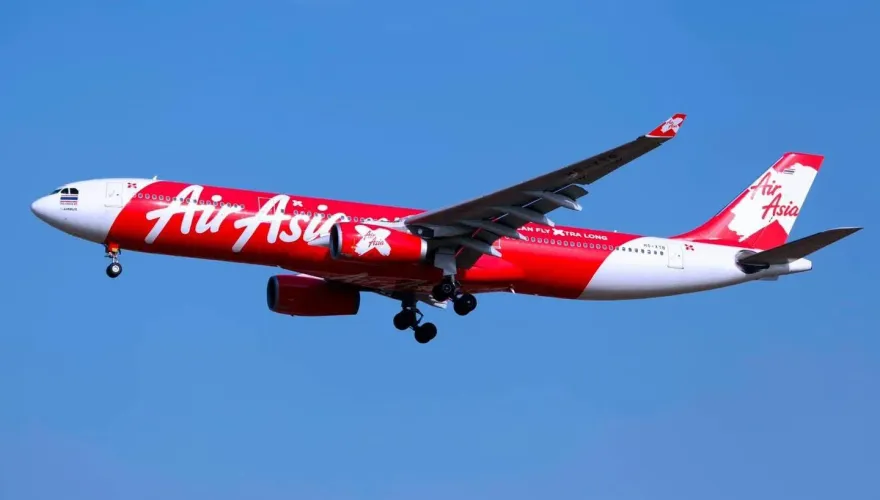 空中驚魂！亞航班機「發動機突起火」　緊急折返吉隆坡