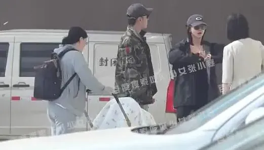 低調當媽！吳謹言一家三口首度同框 產後狀態超驚人