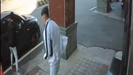 台中「黑白雙匪」搶銀樓20萬金項鍊　逃亡21小時高雄落網