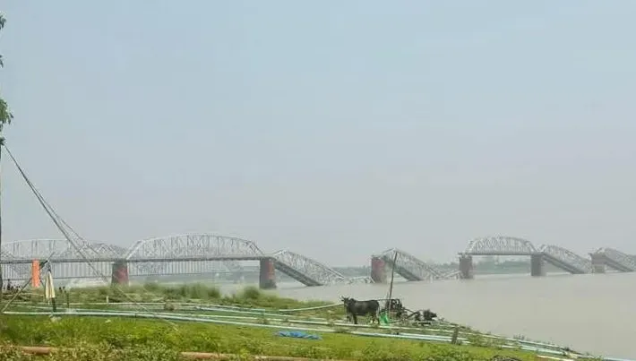 影/地牛怒了！緬甸7.7強震「晃垮大橋」　屋倒、皇宮城牆慘況曝