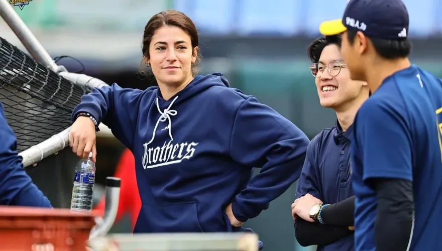 出門常被認出來...MLB點名傑出女性　中信兄弟教練莎菈登官網