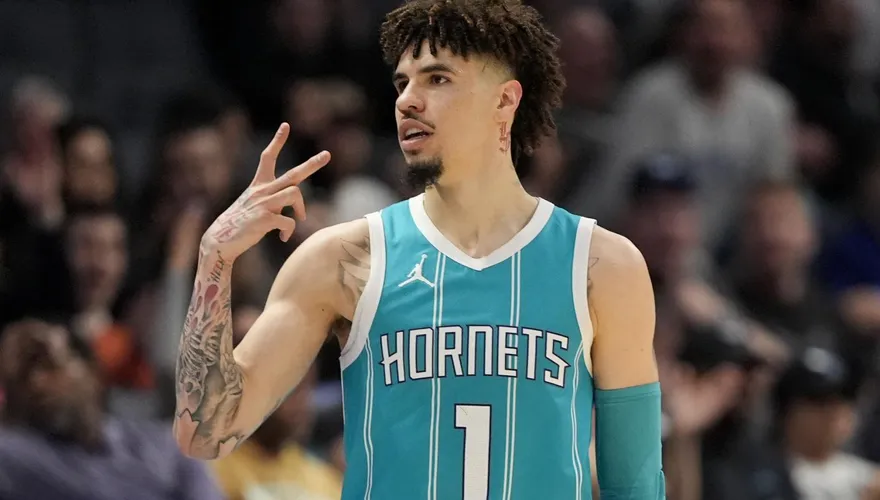 NBA/震撼彈！黃蜂一哥小鮑爾遭擺上貨架　灰狼、暴龍積極搶人