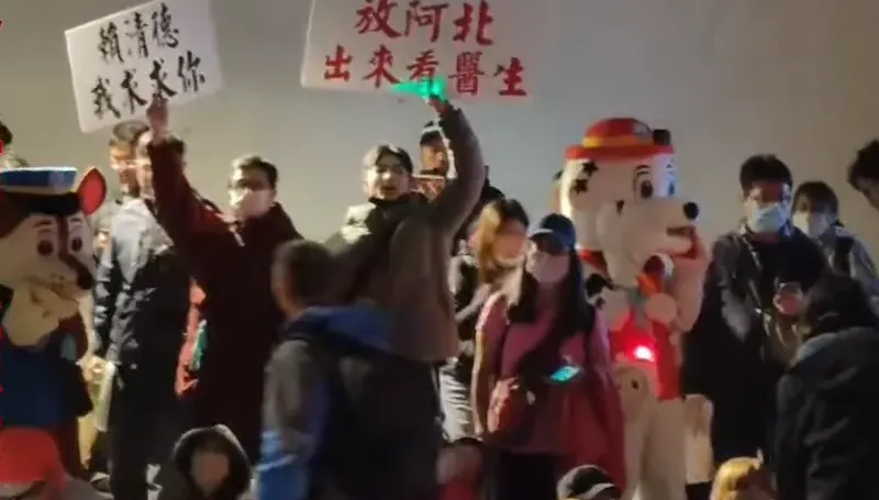 小草苦求賴清德「放阿北看醫生」　北所點頭送柯文哲就醫