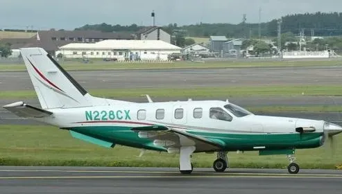 影/美又傳飛安意外！小飛機撞房屋「轟」起火　民眾嚇破膽