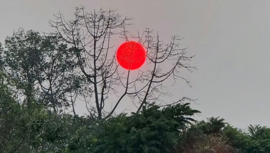 天有異象？緬強震後雲南現「血紅太陽」　或大氣散射折射導致