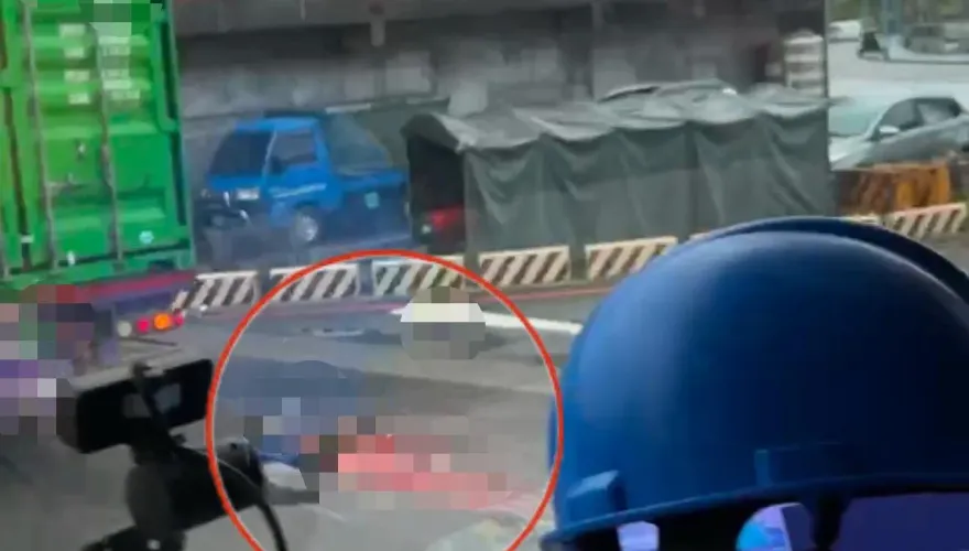 影/八里廖添丁廟旁血腥車禍！「人慘遭壓成肉泥」驚悚直擊