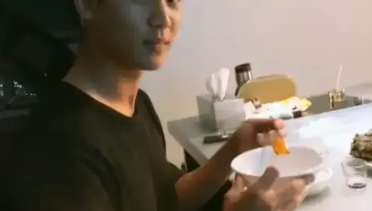 金秀賢現身倒數2小時！《橫豎》再爆「新私密照」衝記者會正面對決