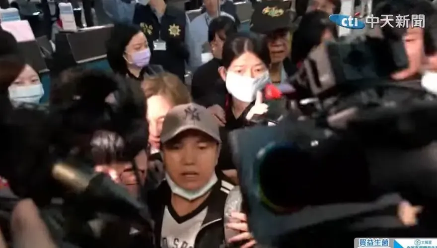 陸配小微1630將離臺　在桃機高喊「我愛台灣、我有錯嗎？」