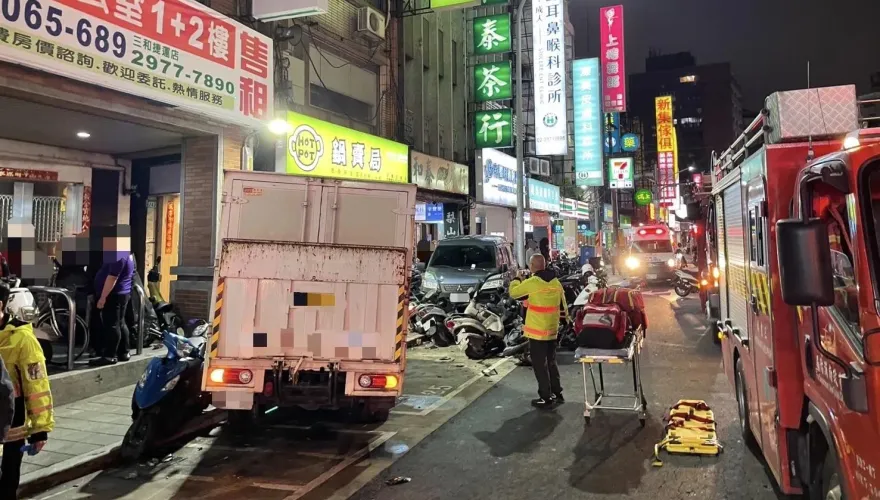 三重貨車逆向衝撞20車　1女雙腿骨折命危搶救不治