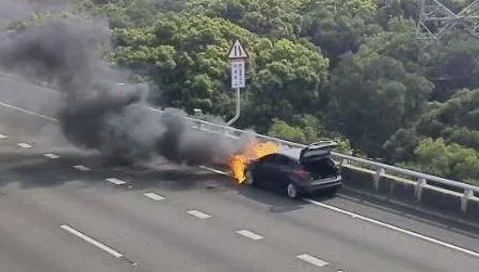 清明連假首日出遊注意！　國3北向龍井段「轎車陷火海」