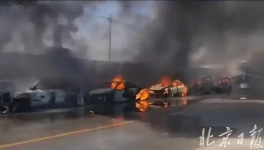 影/清明祈福反惹禍！陸女燒紙錢殘火「引燃9車」遭刑拘