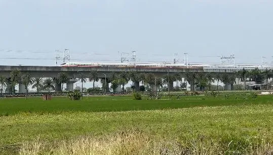影/靜止畫面曝！高鐵遇地震班次大亂　列車卡軌道90分鐘
