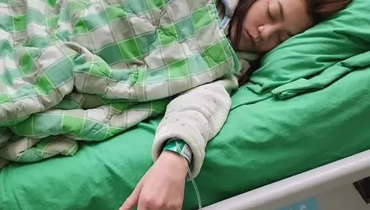 葉欣眉認「直腸長腫瘤」急開刀　PO病榻照報平安