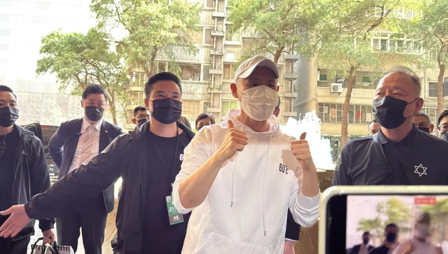 直擊/張學友現身了！被問身體狀況「雙讚」回應