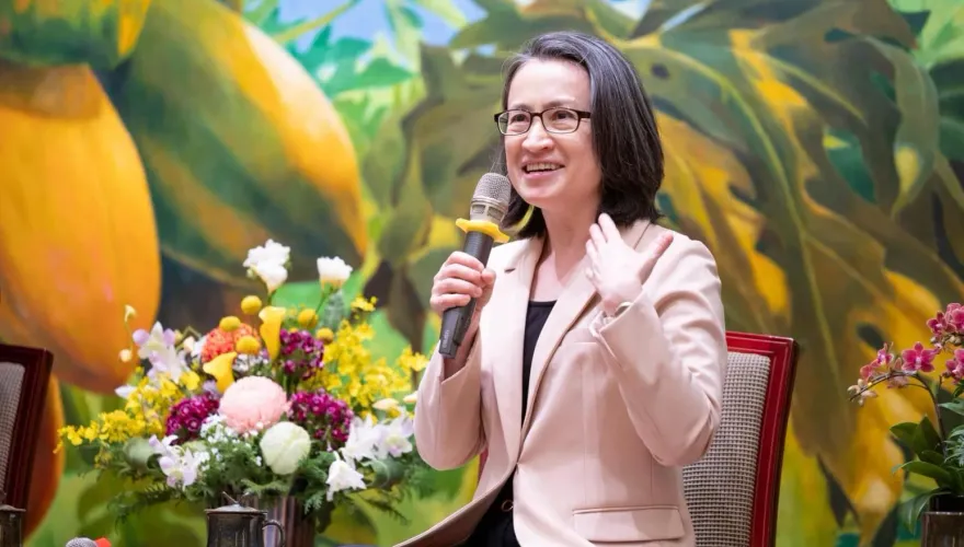 蕭美琴被炎上！笑問「清明節潤餅包什麼料」網傻眼轟：包32%的美國關稅
