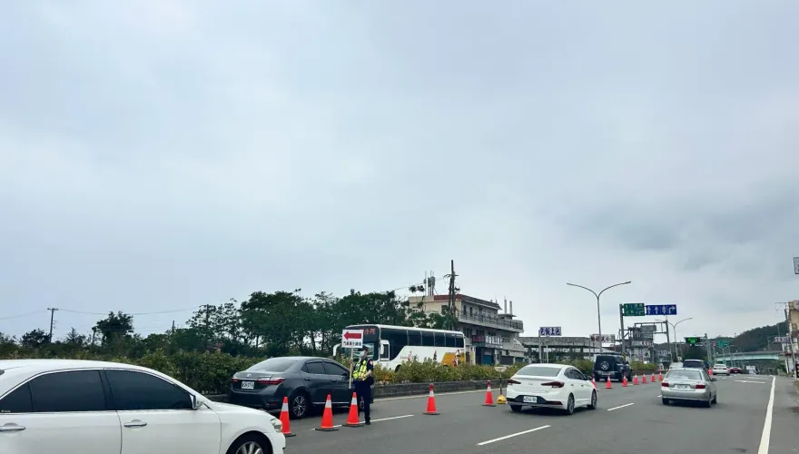 影/收假湧北上車潮！台1線楓港段實施北上調撥車道