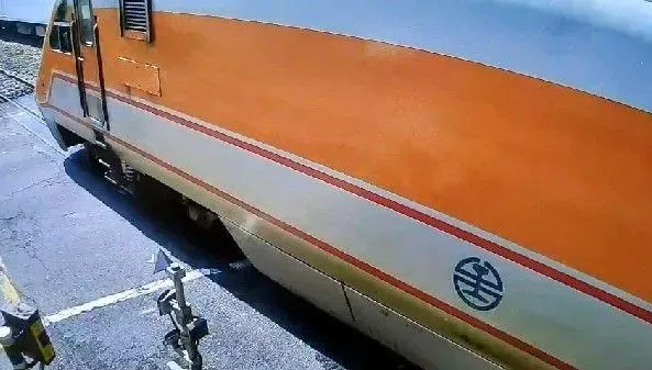 台鐵台南北區鐵道出事！　傳女子「持刀衝撞火車」