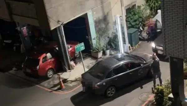 影/疑債務糾紛！高雄男凌晨遭3人圍毆　還搜到安毒