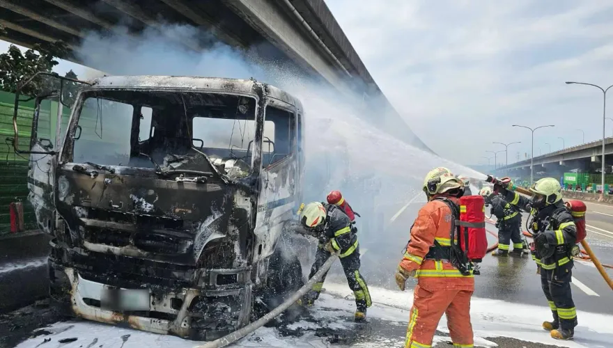 影/慘烈畫面曝！國1三重段油罐車陷火海「差點燒到98油」