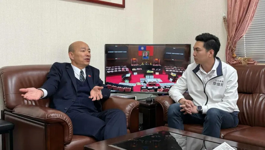 綠營霸佔立院主席台還「篡位」　韓國瑜：真的院長沒頭髮